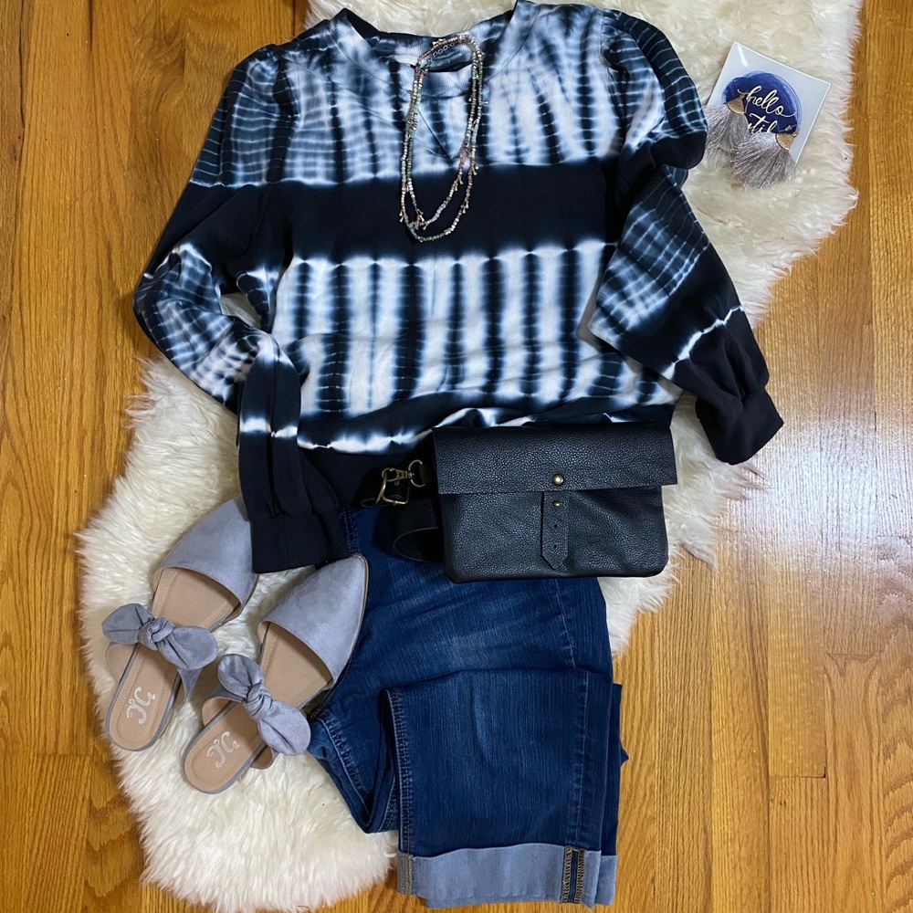 NWOT Women’s puff sleeve crewneck tiedye sweatshirt